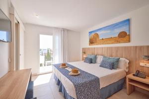 a hotel room with a bed and a table at INNER Hotel Rupit "Adults Only" in Cala d´Or +123 photos