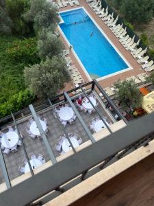 an overhead view of a swimming pool with white lounge chairs at Alex apartment Bar in Bar