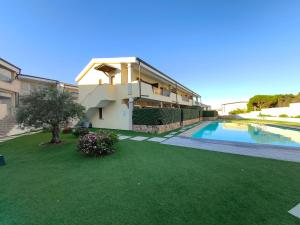 a house with a yard with a swimming pool at The pool house - Il Gabbiano in Palau