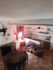 a living room with a table and a couch at Casa La Seguiriya in Las Lagunillas