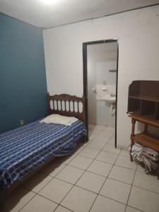 a bedroom with a bed and a bathroom with a mirror at Comfortable and equipped house in Rioverde in Río Verde