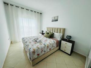 a bedroom with a bed and a dresser and a window at CaboNegro Appart Resort, Piscine, Plage, Détente in Cabo Negro