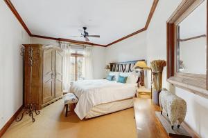 a bedroom with a large bed and a window at Snowcap Sanctuary in Ketchum
