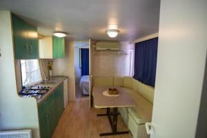 a small kitchen with green cabinets and a table at Belmonte Ranch in Belmonte Castello +6 photos