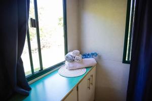 a bathroom with towels on a counter next to a window at Belmonte Ranch in Belmonte Castello