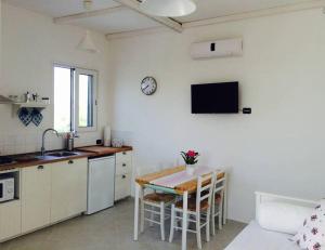 A kitchen or kitchenette at Casa Serradei