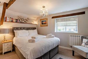 a bedroom with a large bed with towels on it at 2 Bed in Croyde oc-smithc in Croyde
