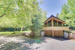 a house with a wooden garage in a yard at Sunny Side Lodge in Ketchum