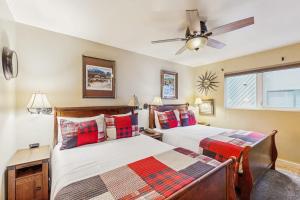 a bedroom with two beds and a ceiling fan at Sun Valley Hideaway in Ketchum