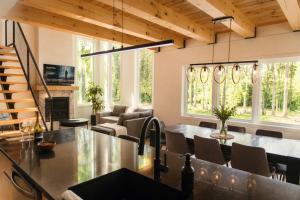 a living room with a table and chairs at Spa & Lili Lake - Le Borea in Chertsey
