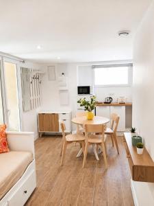 a small kitchen and dining room with a table and chairs at Chez Aurel et Ju in Tournon-sur-Rhône