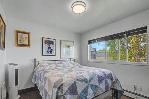 a bedroom with a bed and a window at 410 e 45th ave unit 4 in Anchorage