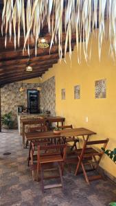 a group of wooden tables and benches in a patio at Vila Rudá - Alter do Chão in Alter do Chao