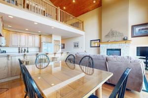 a dining room and kitchen with a table and chairs at Amazing Overlook in McHenry +17 photos