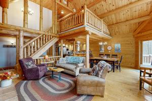 a large living room with a wooden ceiling at 5 Little Acorns in McHenry