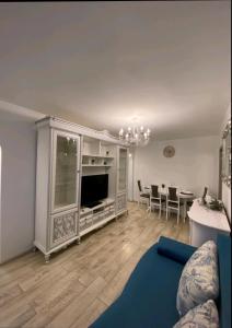a living room with a blue couch and a tv at Центр Пассаж ЦУМ in Dnipro
