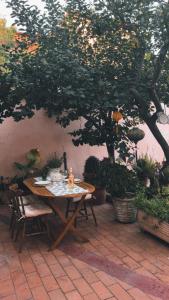 a table and chairs on a patio under a tree at Casa di Nonna Vanda in Sestu