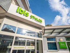 a ups store with a ups sign on the facade at ibis Styles Graz Messe in Graz