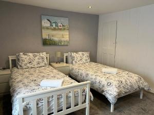 a bedroom with two beds and a painting on the wall at Pebble Reef in Portland