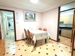 a dining room with a table and chairs at Casa Carlos de Novelda in Novelda