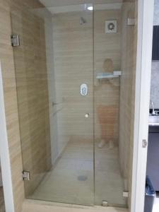 a woman standing in a shower with a glass door at London 248 in Mexico City +35 photos