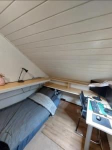 a room with a bed and a desk in a tent at Brothers Homestay in Best