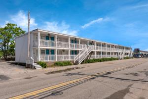 a white building on the side of a street at The Inn at Soho Square in Old Orchard Beach