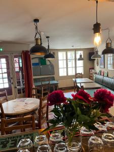 a living room with a table with flowers on it at Le Rockastel in Le Caylar