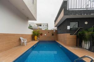 a swimming pool on the side of a building at Lisa homes 2 3bedroom in Lekki