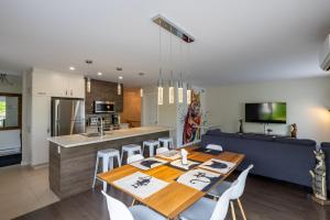 a kitchen and dining room with a table and chairs at EdenCat Condo - Mountain View in Beaupré +14 photos
