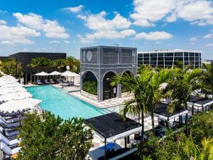 an aerial view of the pool at the resort at The 27 Wynwood in Miami
