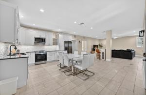 a kitchen and dining room with a table and chairs at Korovosoto Lodge in Dallas