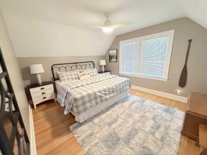 a bedroom with a bed and a window and a rug at The Catalog Cottage in Minocqua