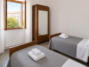 a room with two beds and a mirror at Malù camera tripla in appartamento - lungomare Crotone in Crotone