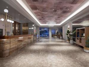 a lobby of a hotel with a reception desk and a lobby at Mercure Chengdu Dongjiao Memory in Chengdu