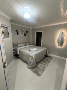 a bedroom with a bed in a room at Pousada Serra Farroupilha in Farroupilha