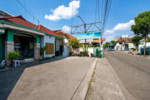 an empty street in a town with a bus at Lestari Malioboro Guesthouse in Sentool
