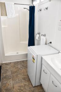 a white bathroom with a tub and a sink at Warrack Motel in Warracknabeal +31 photos