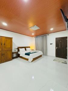 a large bedroom with a bed and a wooden ceiling at Arcadiaa Villa in Polonnaruwa +20 photos