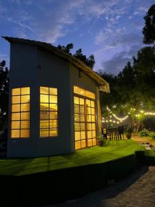 a small house on a lawn at night at Corazón garden in Piura