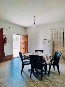 a dining room with a table and chairs at Casa Luis del carmen in Fiambalá