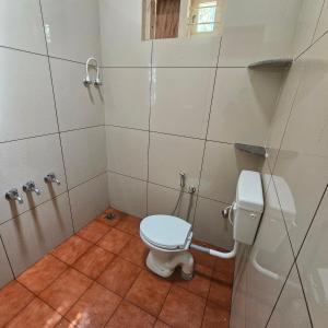 a bathroom with a toilet and a shower at Thota'dha Tent Stay in SanivÄrsante