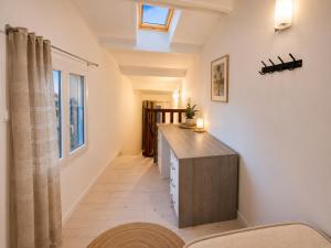 a hallway with a desk and a window at La Maison de Verdun in Sainte-Maxime