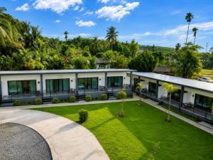 an exterior view of a building with a yard at Hillside Premium Hotel in Ban Huai Chiat