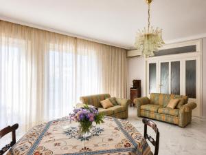 a living room with a table with flowers on it at Avola Garden Apartment near Pantanello Beach in Avola +27 photos