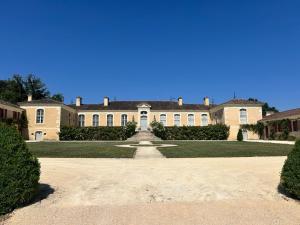 a large house with a driveway in front of it at Château d'Arcamont in Roquelaure