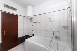 a bathroom with a tub and a glass shower at APARTMENT MARCELA SUTIVAN - large two-bedroom apartment with two bathrooms - excellent location right by the town center and the beach - parking space provided - panoramic view of the sea and the town in Sutivan +23 photos