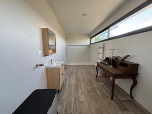 a bathroom with a desk and a sink in a room at Chaudeney in Chaudeney-sur-Moselle
