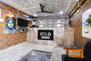 a hotel room with a tv and a table at Hotel O Champasari Siliguri Formerly Four Fox Suits in Siliguri