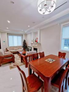 a dining room with a wooden table and chairs at 温哥华温西别墅民宿47 in Vancouver
